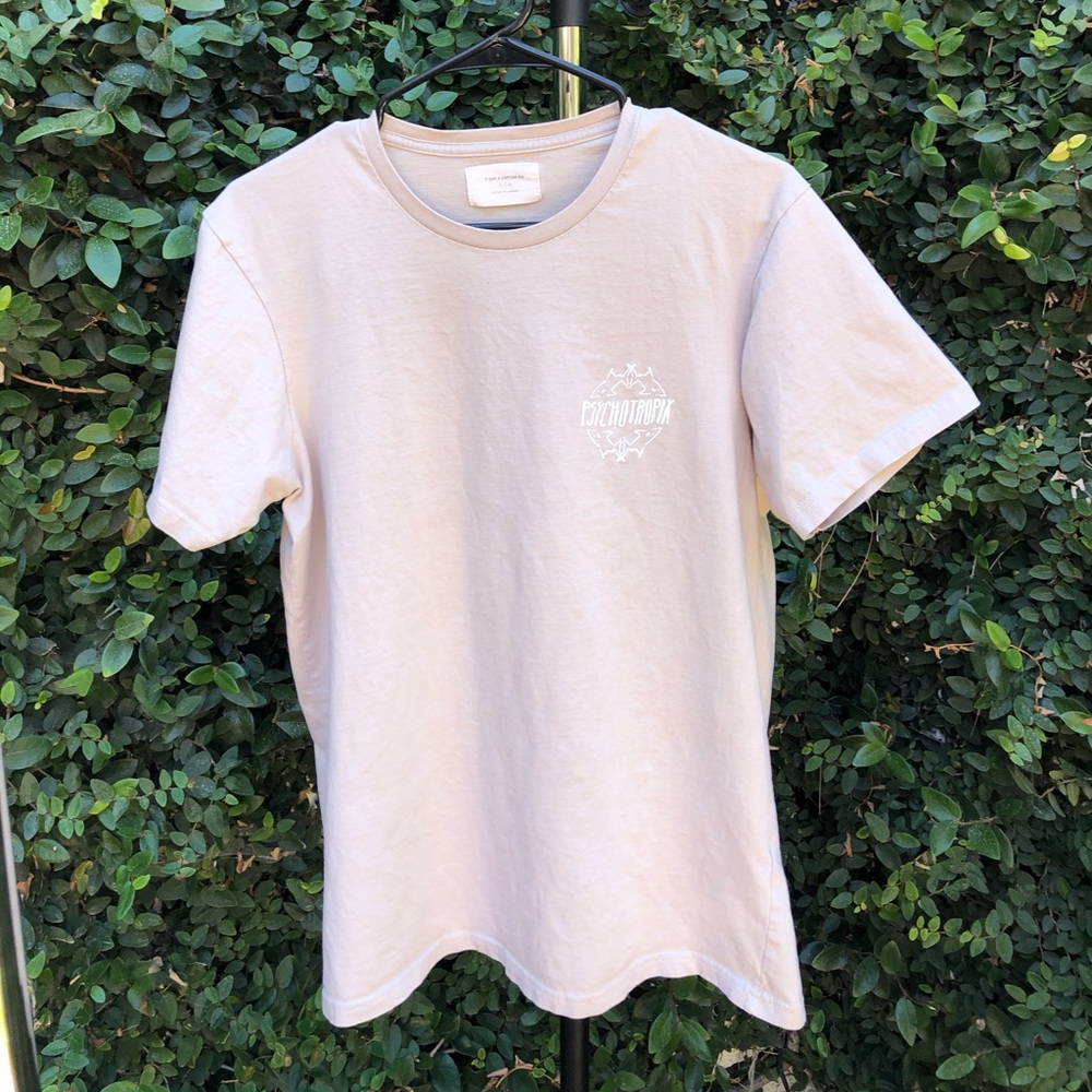 PSYCHOTROPICS Cotton On size L tan beige SS shirt